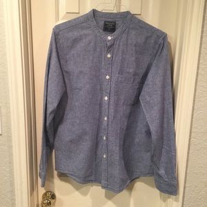 Abercrombie & Fitch men’s preacher collar shirt.